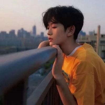 娱乐吃瓜头像男真人,真人生吃瓜头像背后的男星故事